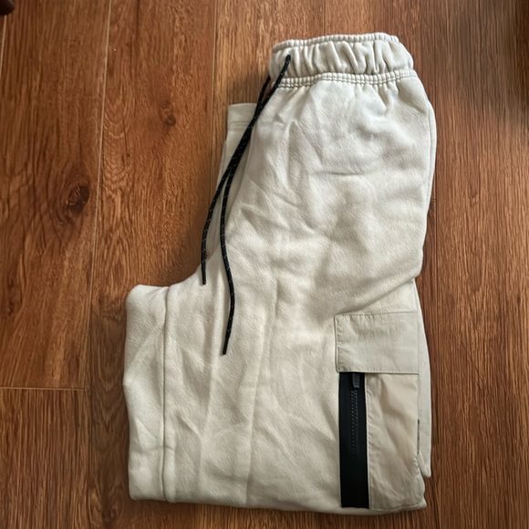 Nike Women's Sports Utility Fleece Cargo Sweatpants - Picture 2 of 2